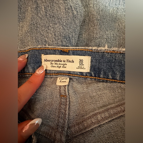 Abercrombie & Fitch 90’s Straight Ultra High Rise Curve Love Jeans - Picture 4 of 4